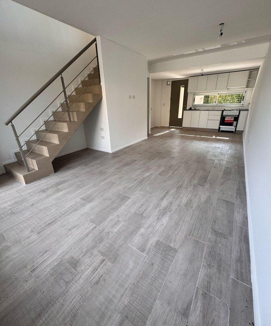 Foto de ALQUILER DUPLEX 3 AMB C/JARDIN COCHERA PILAR, imagen 2