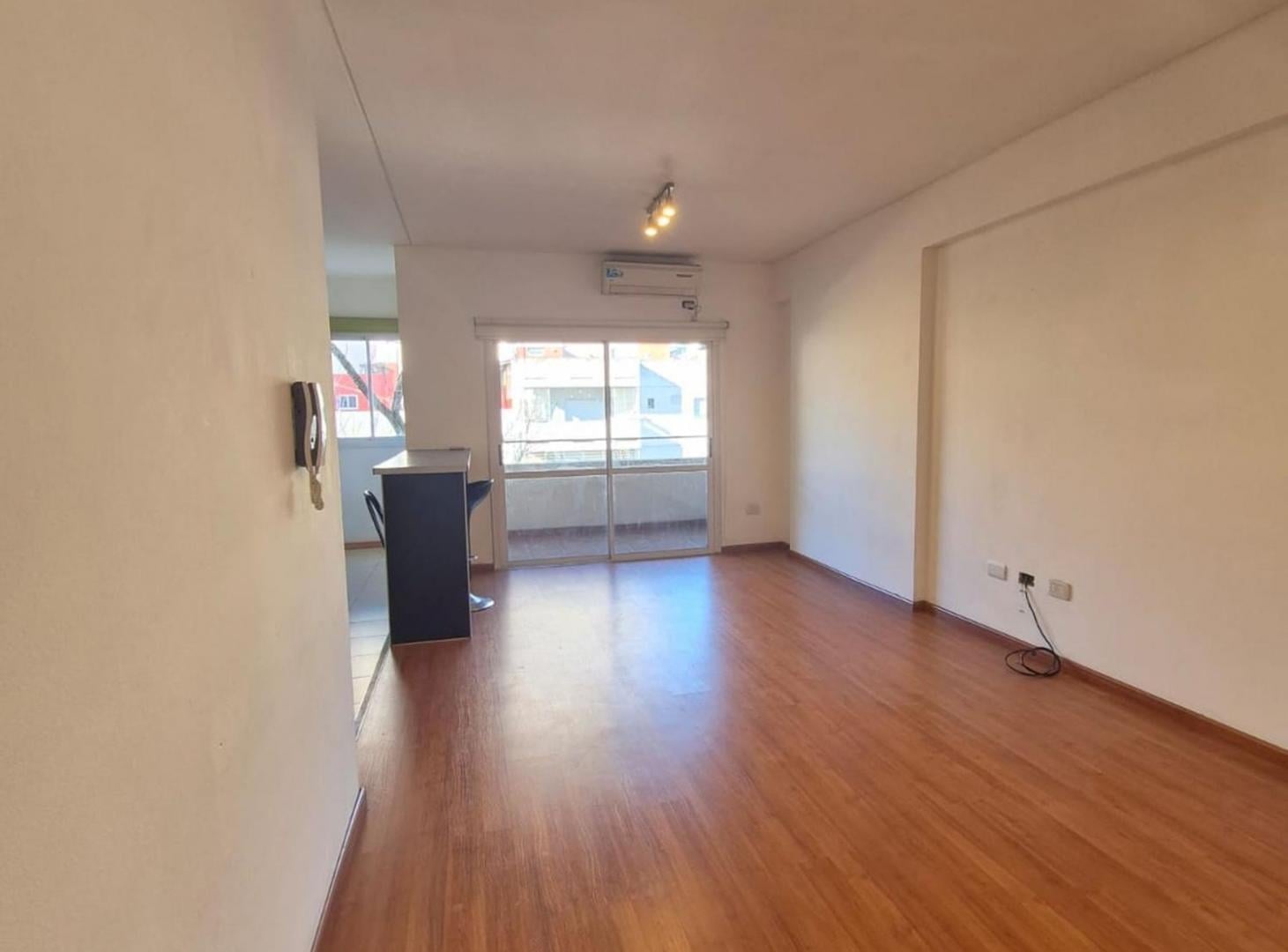 Foto de ALQUILER | Monoambiente con balcón al frente, imagen 2