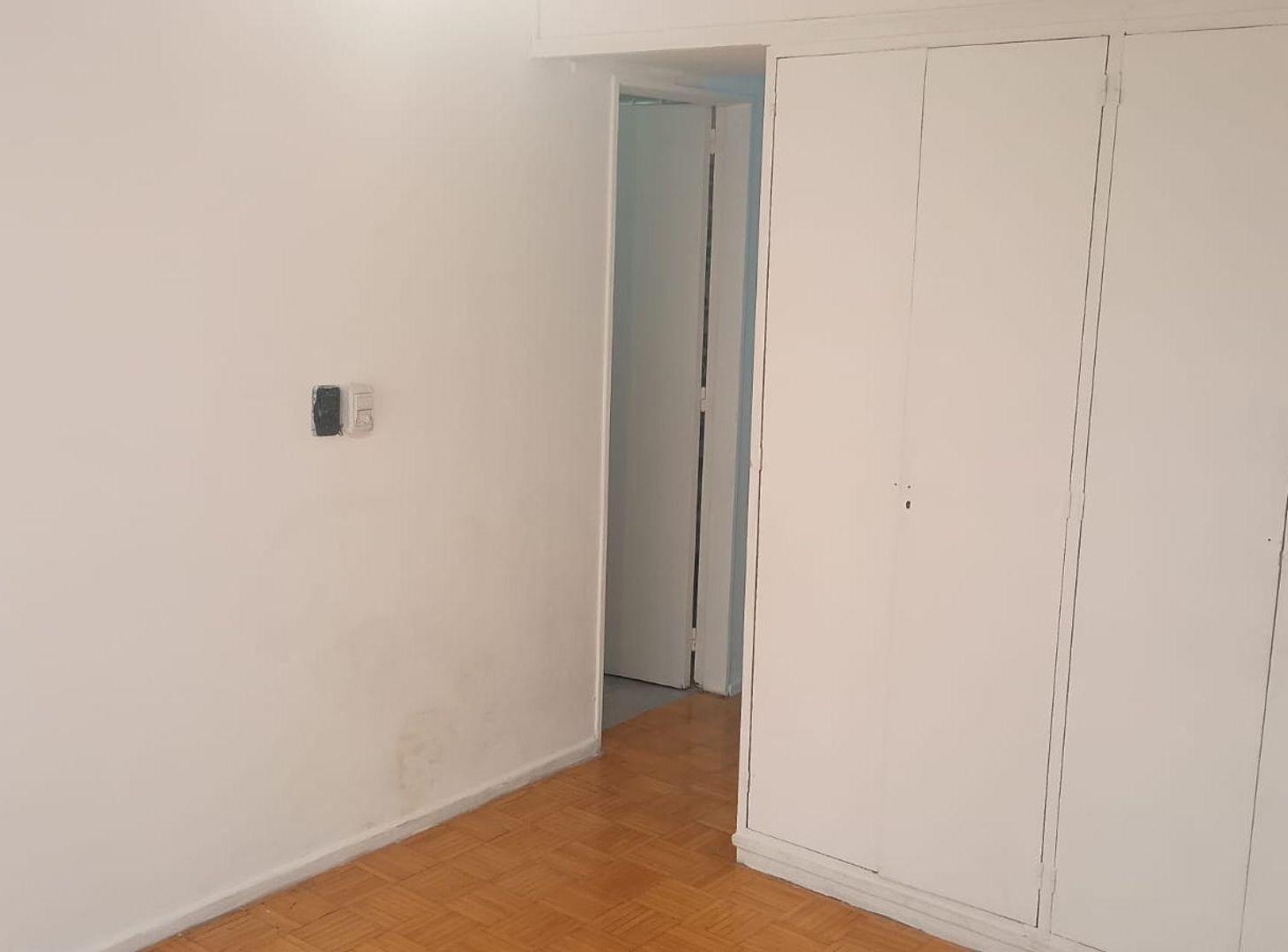 Foto de Venta en Recoleta Dep.to 2 Amb Zona Hosp. Alemán, imagen 1