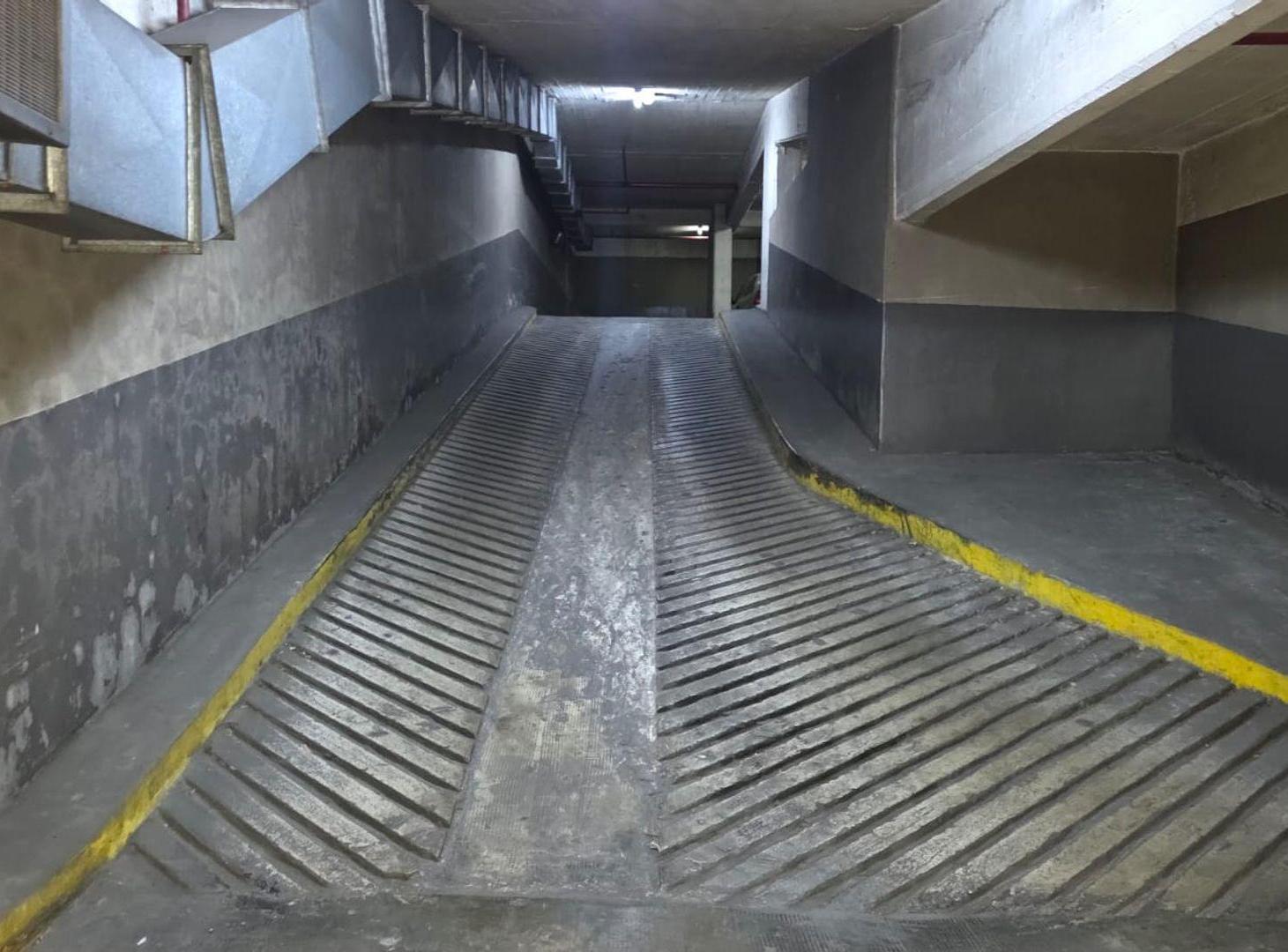 Foto de VENTA COCHERA AMPLIA 50M2 - 24 HS SEG OPORTUNIDAD, imagen 5
