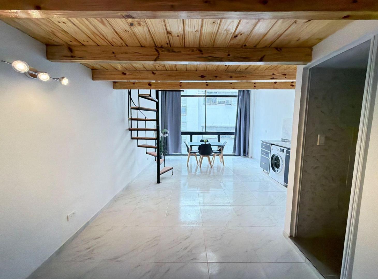 Foto de VENTA DEPARTAMENTO DUPLEX MICROCENTRO, imagen 1
