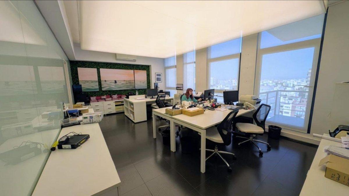 Foto de VENTA BELGRANO OFICINA CATEGORIA FTE COCHERA FIJA, imagen 1