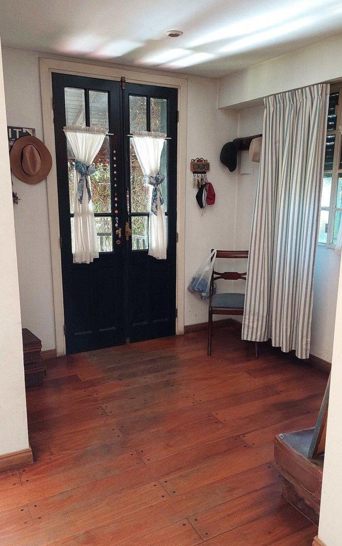 Foto de VENTA- Casa , jardín y pileta, Hurlingham, imagen 2