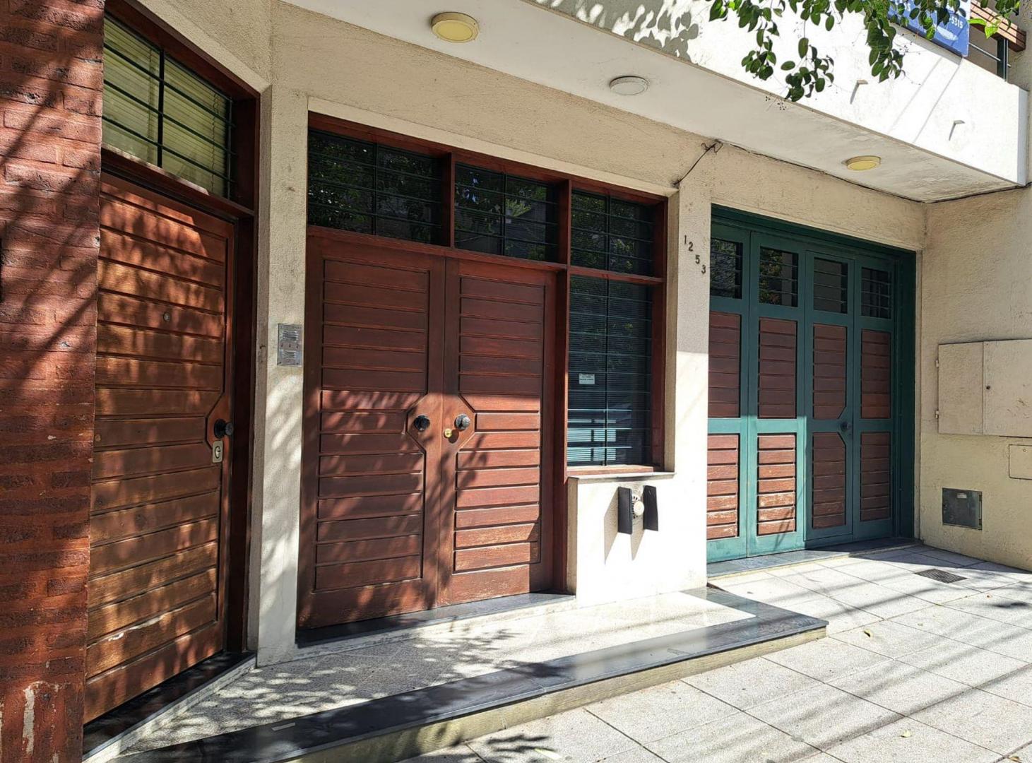 Foto de VENTA PROPIEDAD DE 4 AMB + 3 AMB + LOCAL +COCHERAS, imagen 1