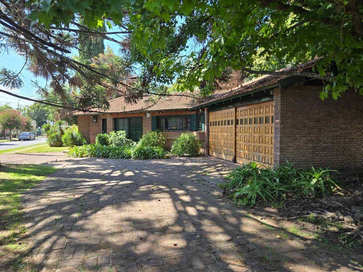 Foto de VENTA CASA CON PARQUE Y PILETA EN PILAR CENTRO, imagen 5