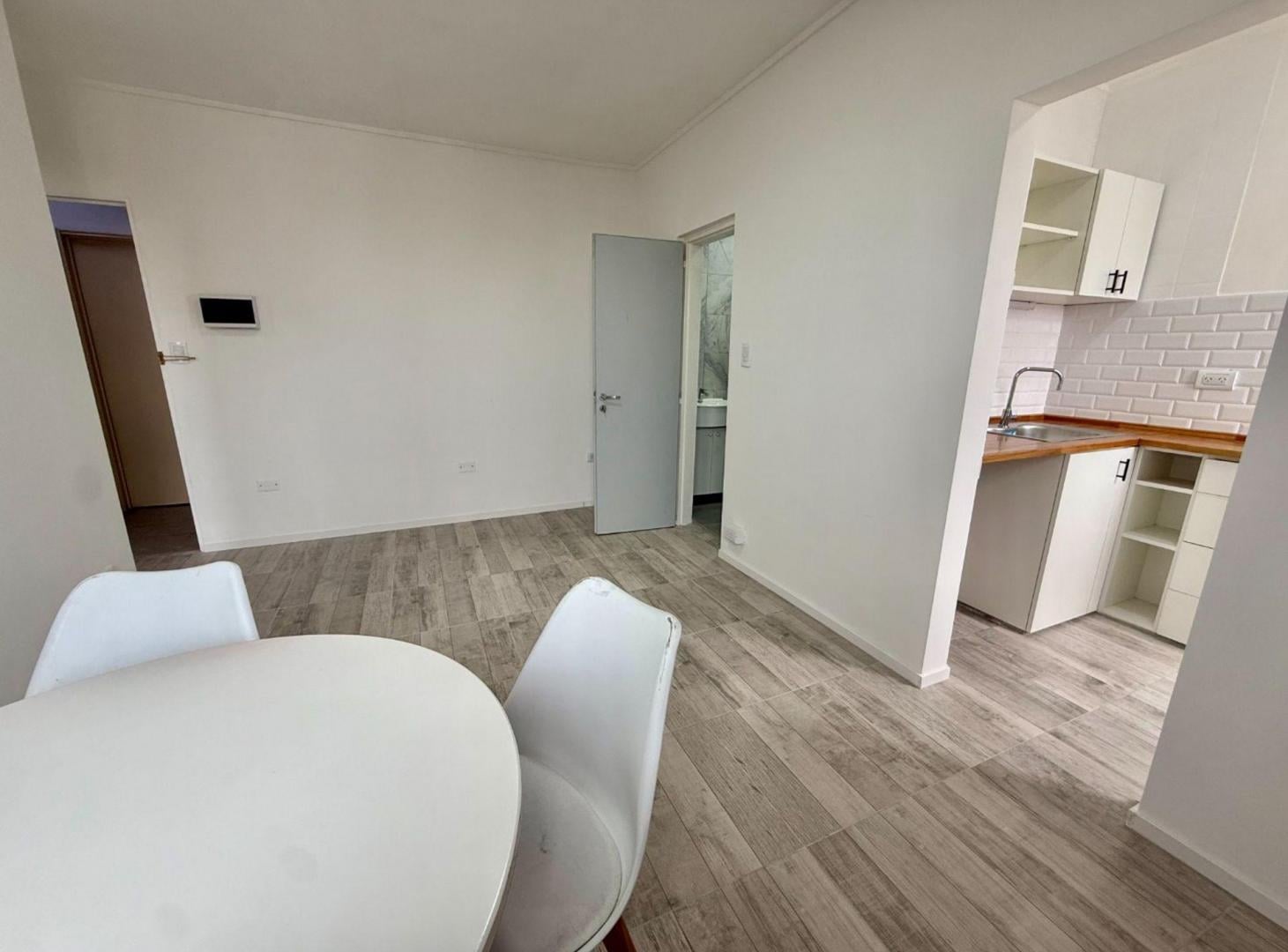 Foto de VENTA DEPTO 2 AMBIENTES REFACCIONADO CABALLITO, imagen 3