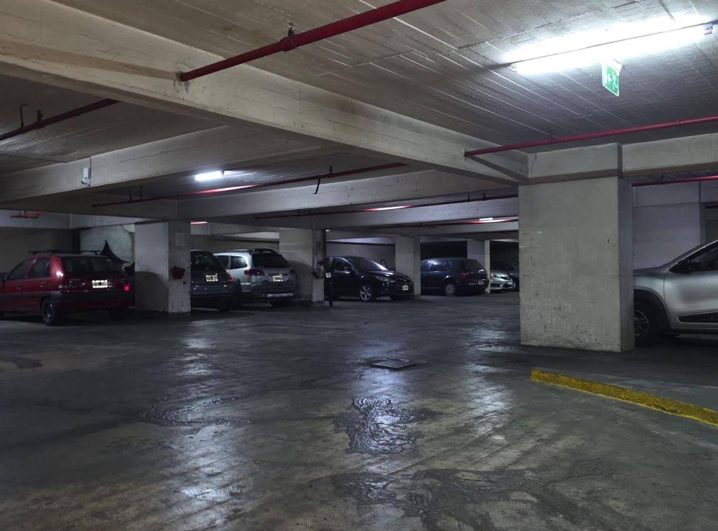 Foto de VENTA COCHERA AMPLIA 50M2 - 24 HS SEG OPORTUNIDAD, imagen 1