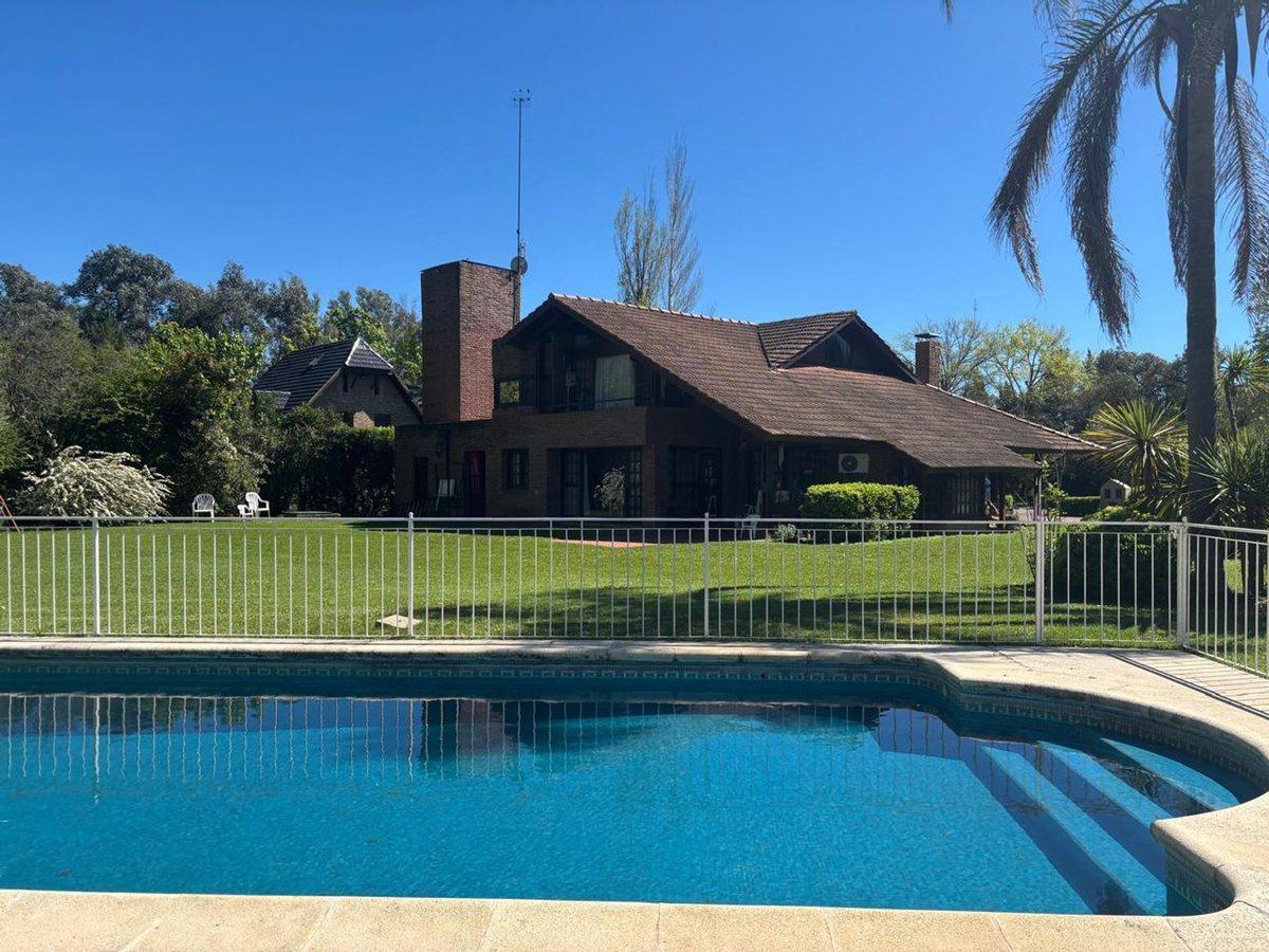 Foto de Venta Casa 4 amb Praderas de Lujan Increible Lote, imagen 1