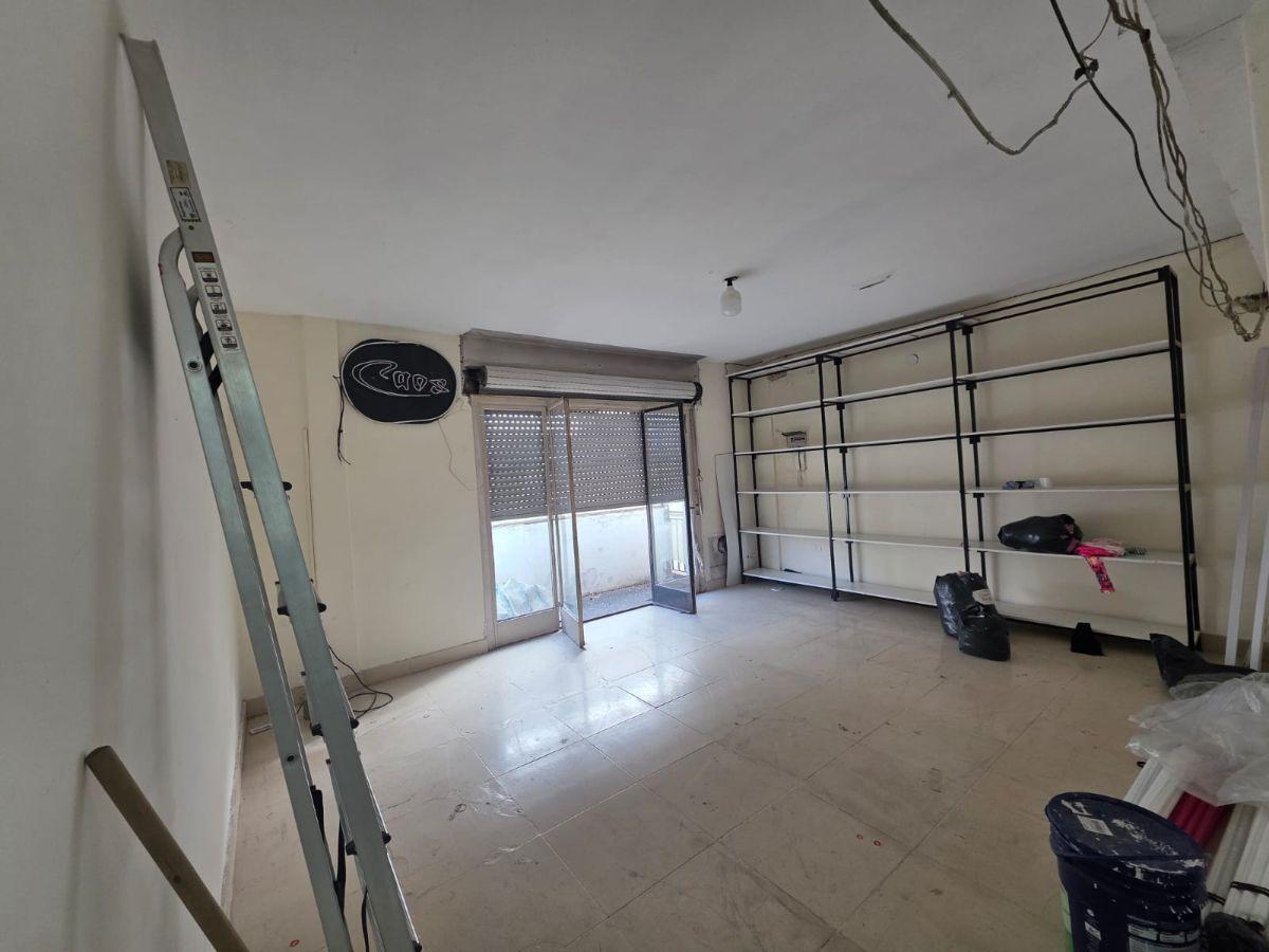 EXCELENTE DEPÓSITO EN 1ER PISO POSIBILIDAD DE HACER SHOWROOM + 2 MESAS DE CORTE BACACAY 3348