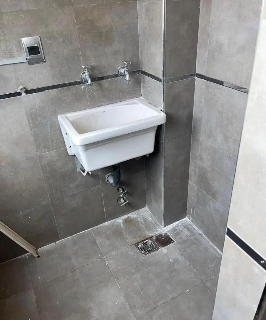Hermoso departamento al frente con balcón terraza y cochera de 72m2 en Almagro Lambaré 815 4