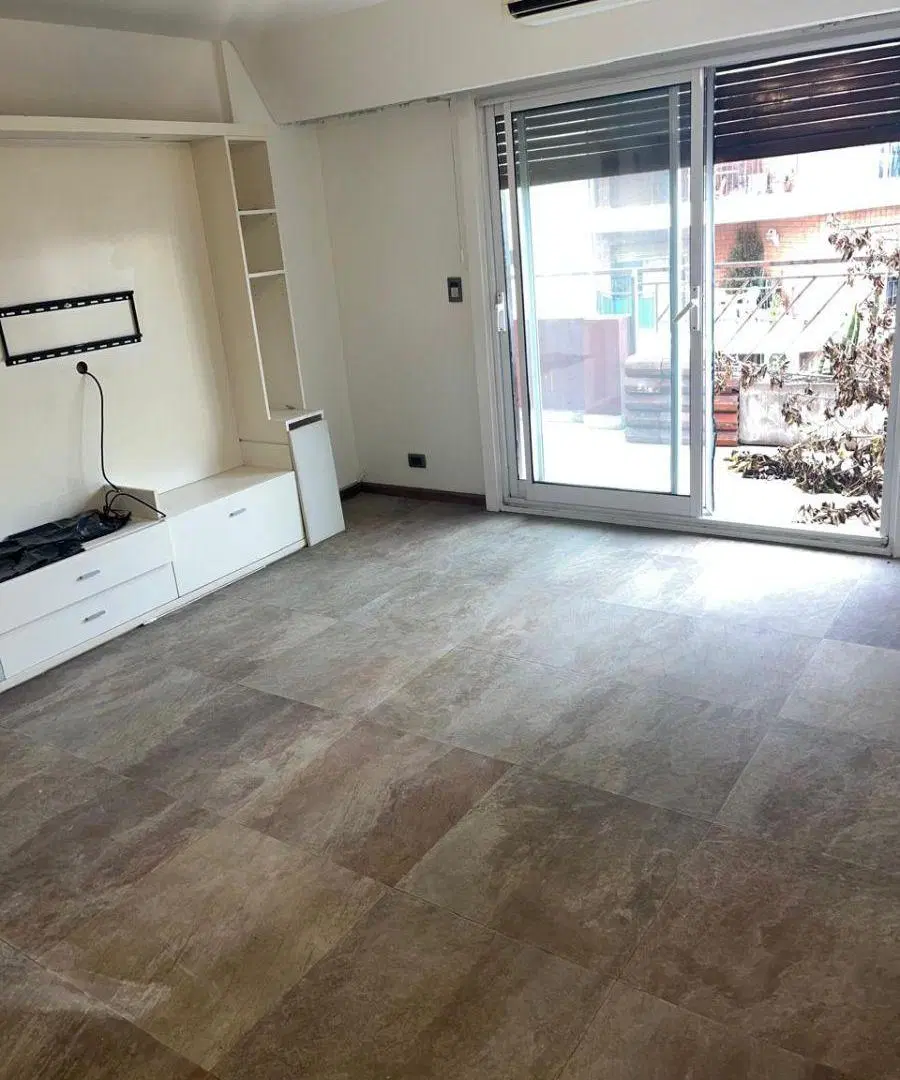 Hermoso departamento al frente con balcón terraza y cochera de 72m2 en Almagro Lambaré 815 4