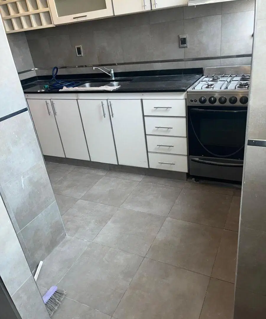 Hermoso departamento al frente con balcón terraza y cochera de 72m2 en Almagro Lambaré 815 5