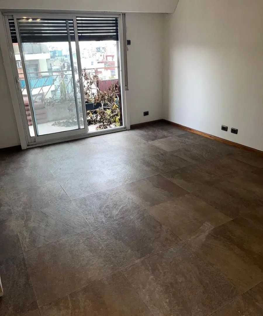 Hermoso departamento al frente con balcón terraza y cochera de 72m2 en Almagro Lambaré 815 2