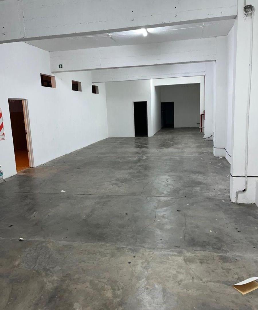 Foto de DEPÓSITO DE 950M2 MONTA CARGA 600KG INCENDIO ENTRADA DE CAMIÓN, imagen 4