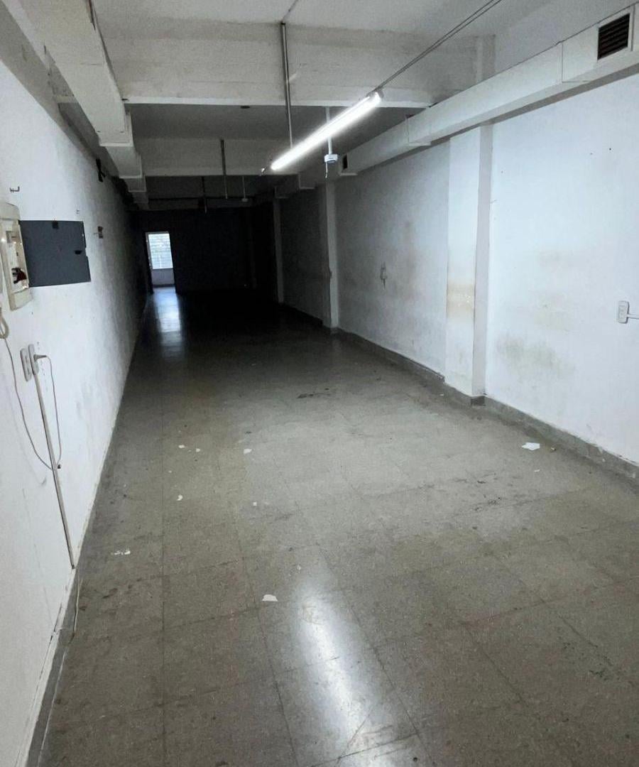 Foto de LOCAL Y DEPÓSITO 3 PLANTAS DE 3,50M X 27M. TOTAL 300M2. ENTRADA DE, imagen 4