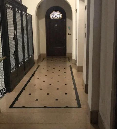 Imponente departamento en el Pasaje Rodolfo Rivarola. 1