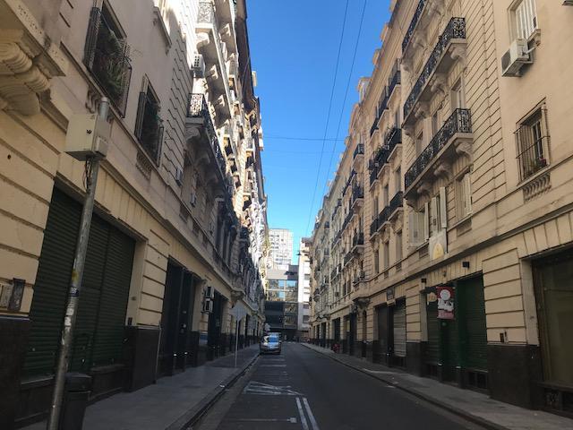 Imponente departamento en el Pasaje Rodolfo Rivarola. 5