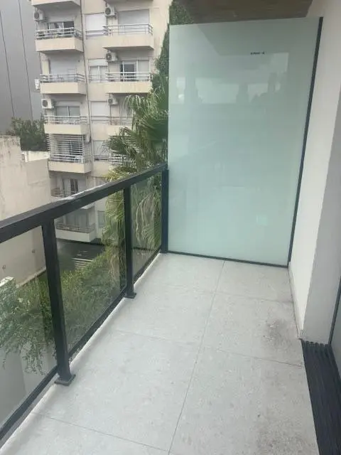Monoambiente divisible a estrenar con balcón . 5