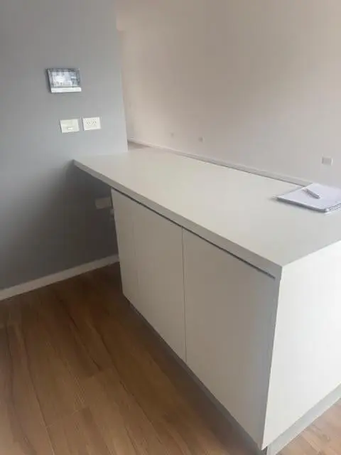 Monoambiente divisible a estrenar con balcón . 3