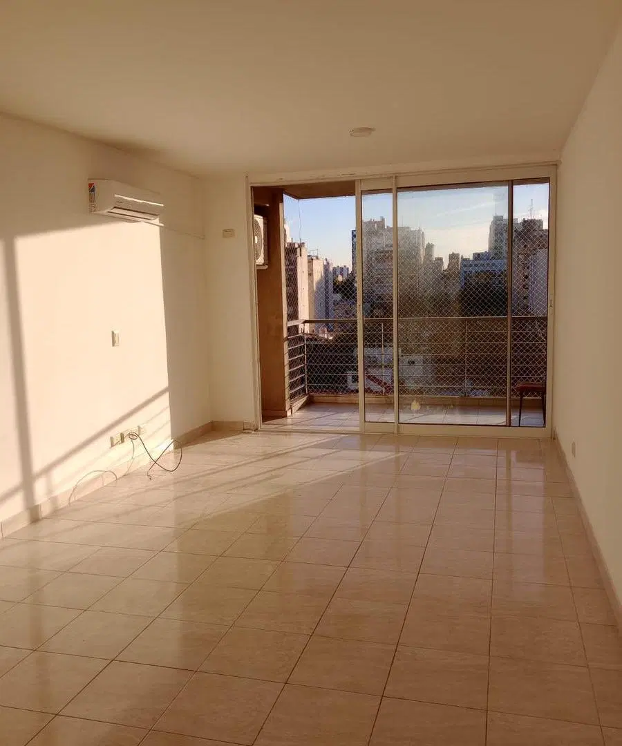 Impecable monoambiente amplio con balcón 2