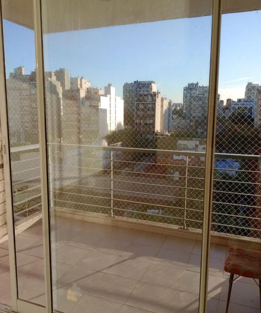 Impecable monoambiente amplio con balcón 4