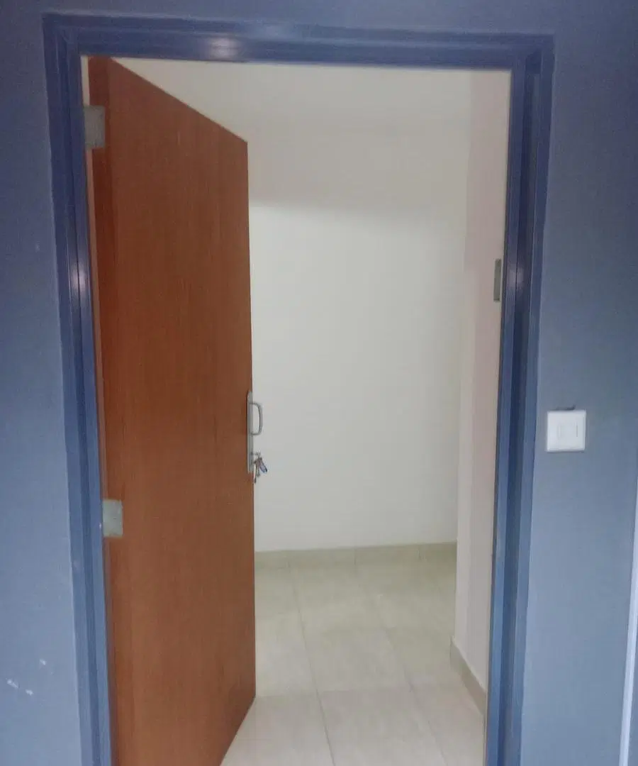 Impecable monoambiente amplio con balcón 3