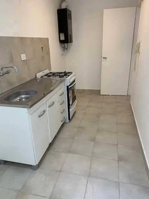 IMPECABLE , COMODO Y LUMINOSO TRESON AMBIENTES CON DOS PATIOS 2