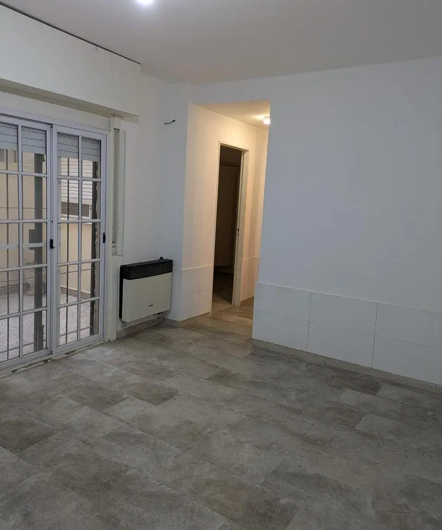 IMPECABLE , COMODO Y LUMINOSO TRESON AMBIENTES CON DOS PATIOS 4