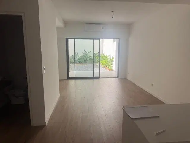 Tres ambientes a estrenar con gran espacio al aire libre. Inmejorable zona 3