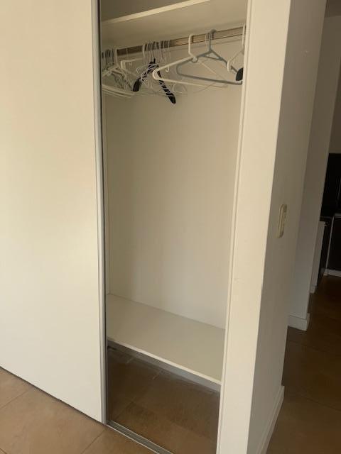 Foto de Un ambiente amplio en L con balcón. Sum y loundry, imagen 3