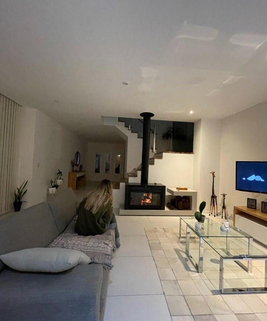 Foto de Execpcional casa con diseño moderno en barrio de gran prestigio y super, imagen 2