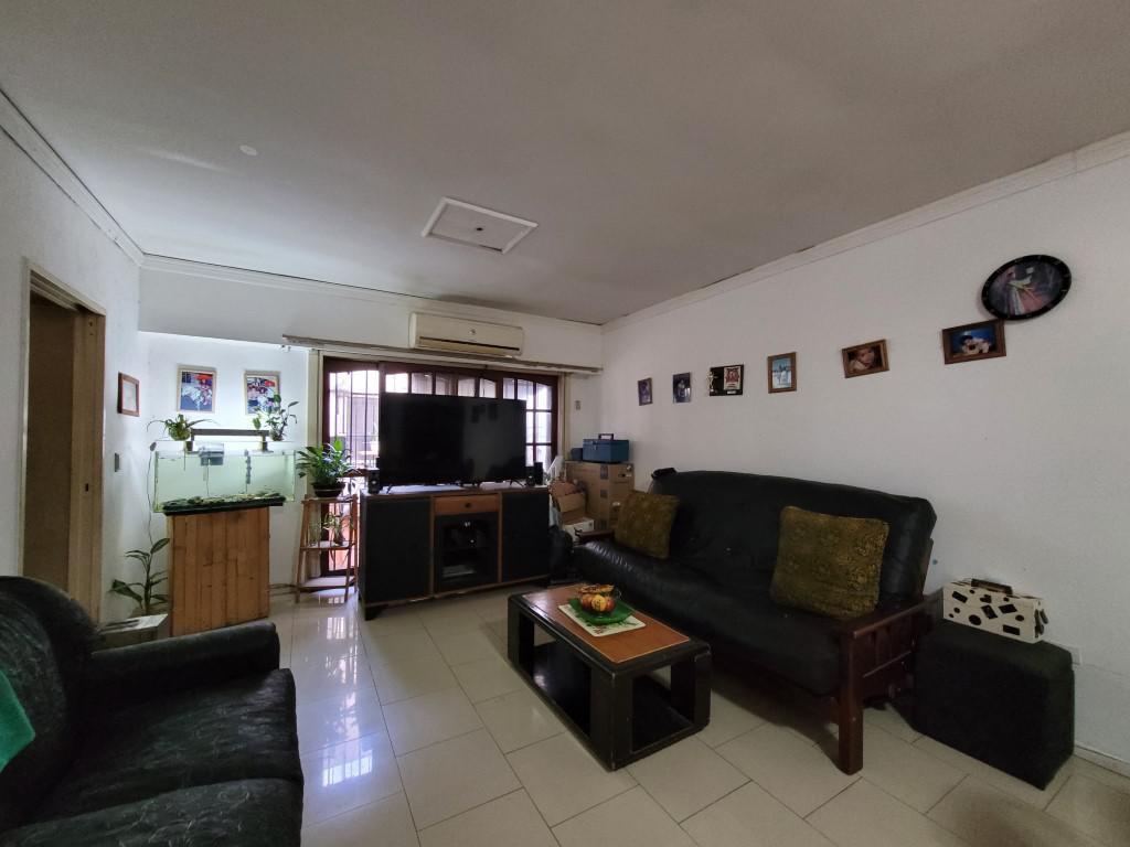 2 Viviendas Cada Una de 4 Ambientes, Independientes con Patio y Terraza. 4