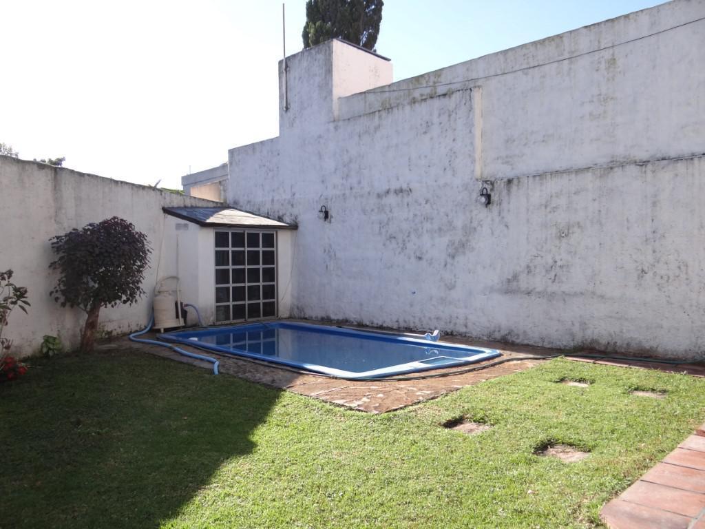 Chalet 4 Amb. con Fondo Parquizado, Piscina y Garaje Para 2 Autos en Barrio Parque, Vicente López 1