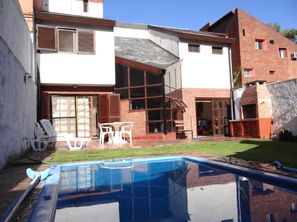 Chalet 4 Amb. con Fondo Parquizado, Piscina y Garaje Para 2 Autos en Barrio Parque, Vicente López 2