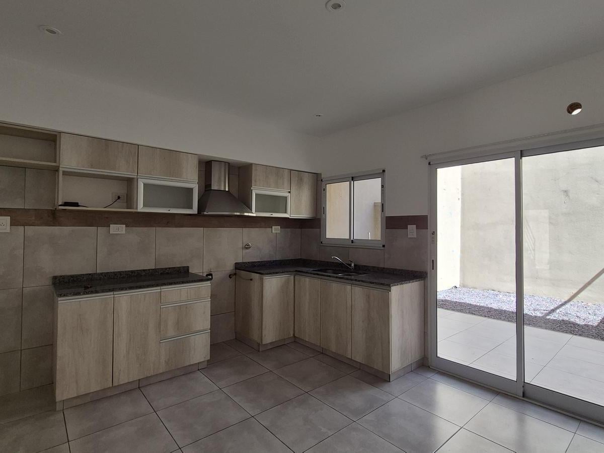 Foto de Duplex 4 amb en venta c/ cochera y patio APTO CREDITO - Villa Martelli, imagen 5