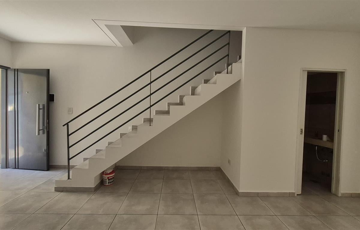 Foto de Duplex 4 amb en venta c/ cochera y patio APTO CREDITO - Villa Martelli, imagen 2