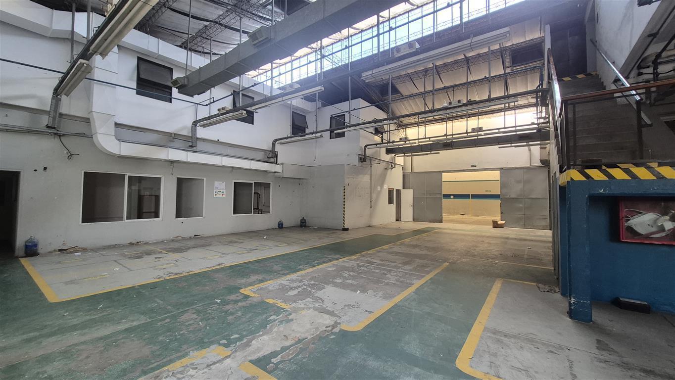 En venta Galpón con oficinas, 1600m2, Zona Industrial - Villa Martelli