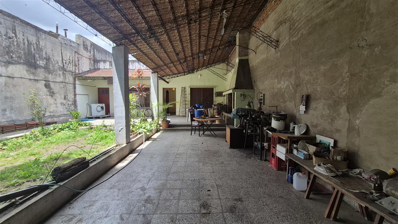 En venta Casa 4 amb. quincho, garaje, jardín, patio y terraza. Villa Martelli