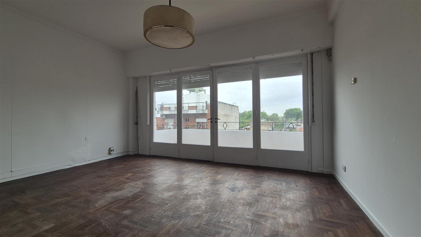 En Venta Departamento 5 amb., patio y balcón - Villa Martelli