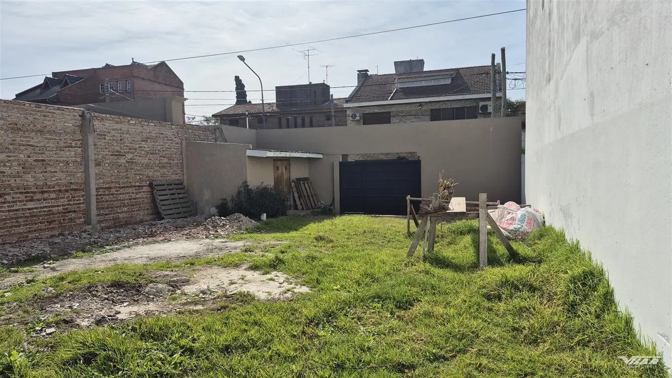 Terreno en venta de 10.00x21.50, zona R1. Barrio Parque - V. Martelli - V. Lopez 3