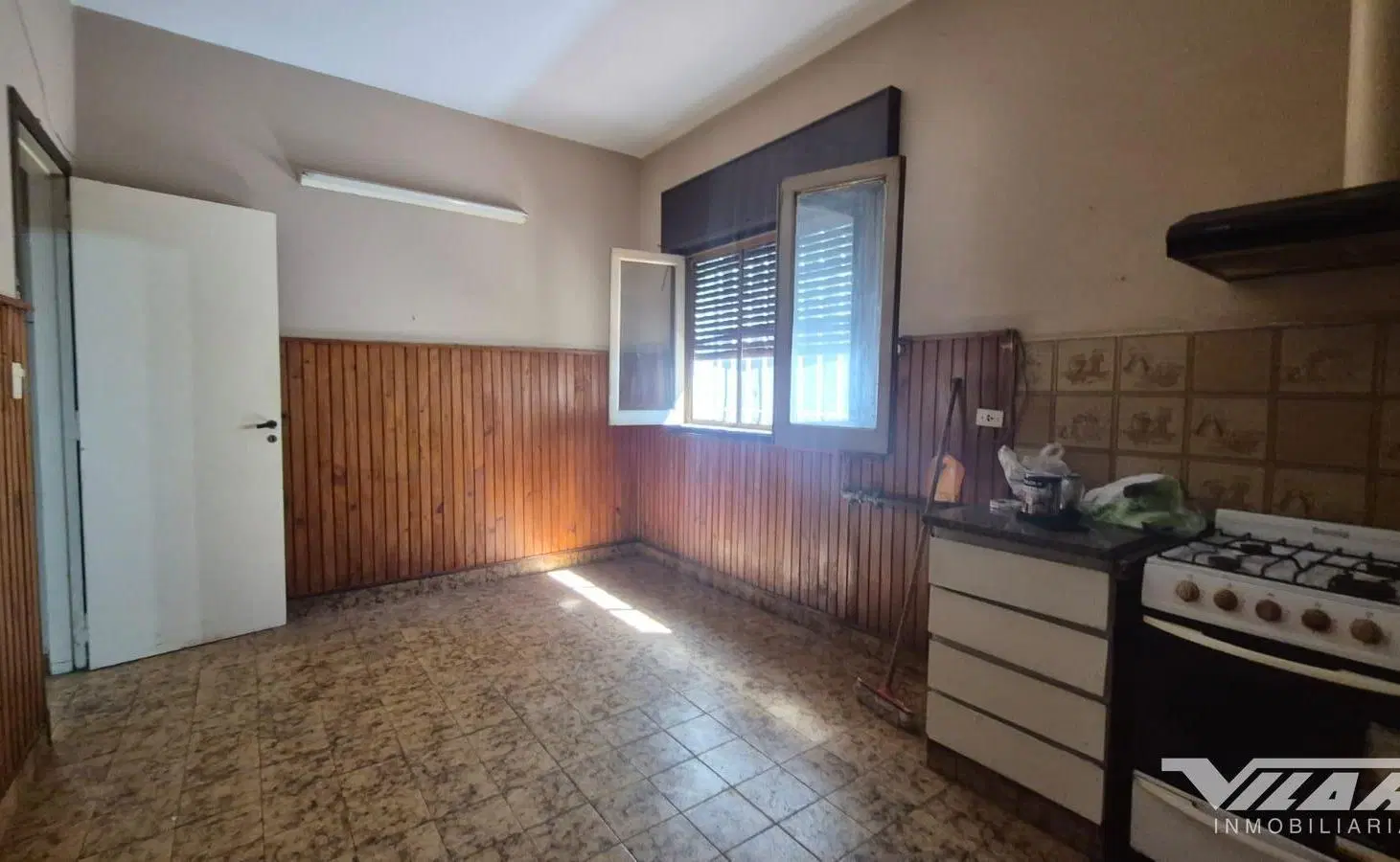 En Venta, Casa 4 amb. cochera, jardín, quincho, patio y terraza . - V. Martelli 3