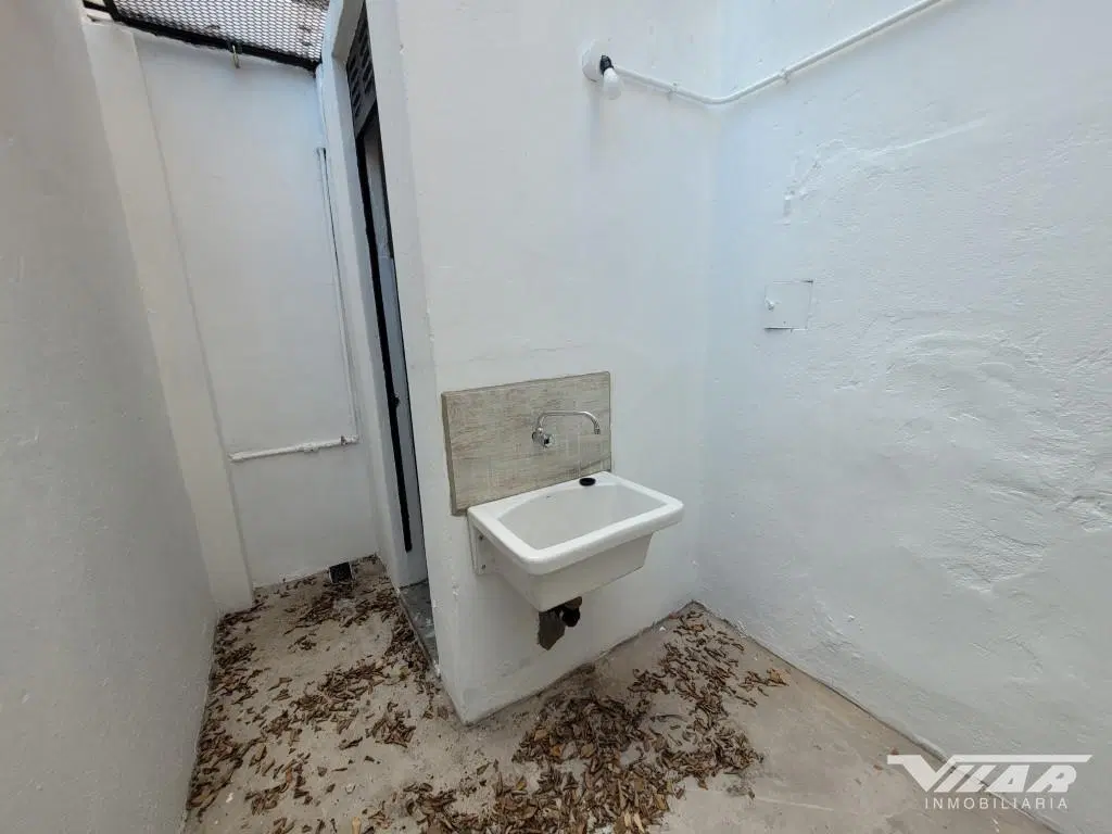En Alquiler Local de 42 mts, zona comercial. Villa Maipú - General San Martin 4