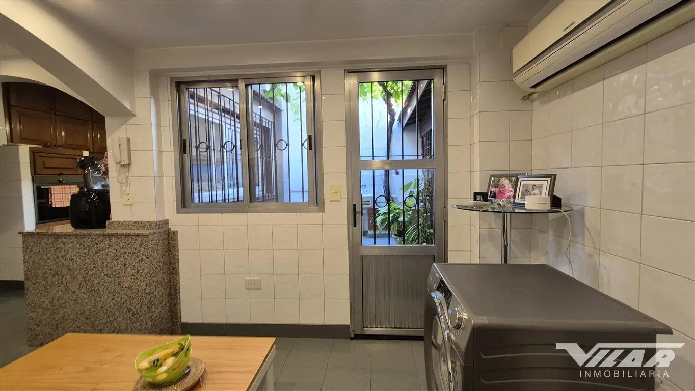 En Venta Casa 4 amb. con garaje, patio y terraza.  Florida - V. Lopez 5