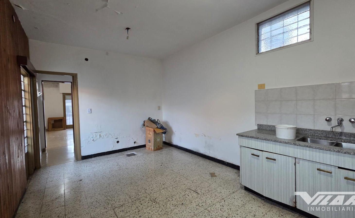 En venta, Galpón de 130m2 con vivienda 3 amb con patio y terraza - V. martelli