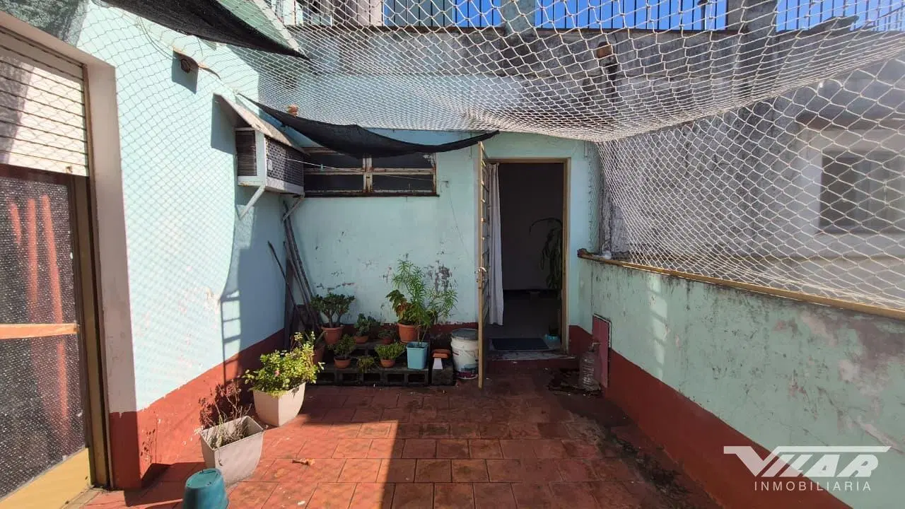 En venta, Galpón de 130m2 con vivienda 3 amb con patio y terraza - V. martelli 5
