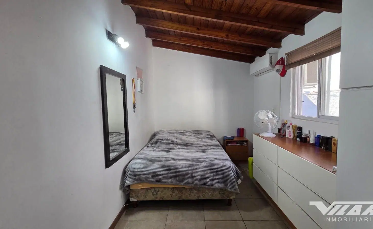 En Venta PH 3 amb.  PA  c/ terraza y quincho, independiente.  -  V. Martelli, V. Lopez 8