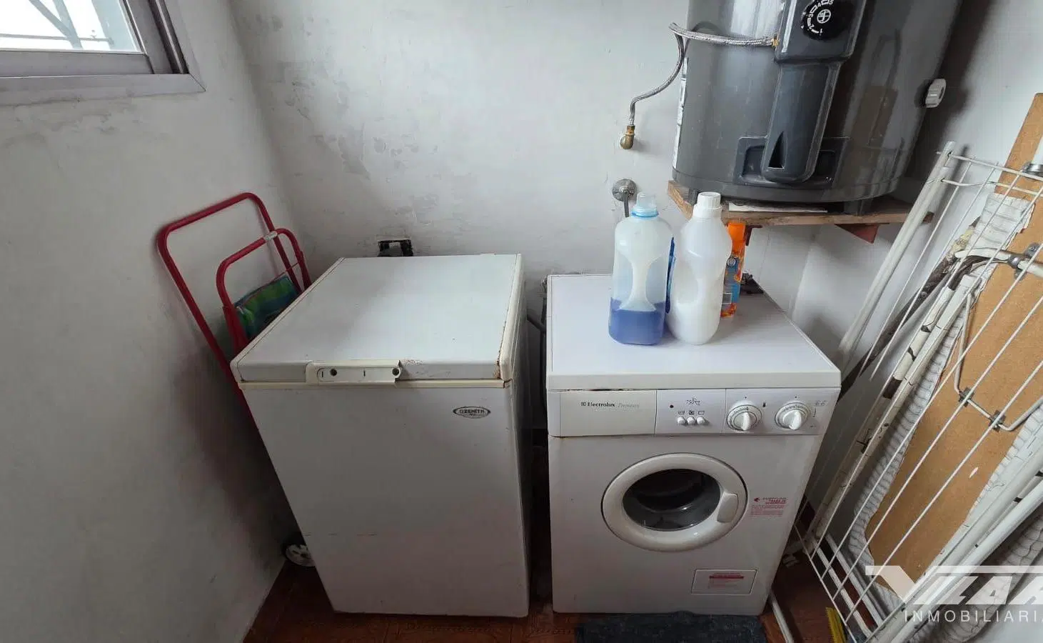En Venta 2 PH. en block, 3 amb. PB y 3 amb PA. indep. cochera, patio.  V. Martelli 8