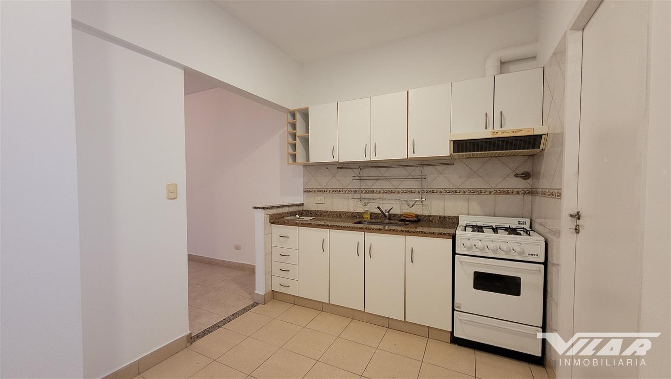 Foto de Departamento 3 ambientes con cochera y balcon, primer piso por escalera., imagen 4