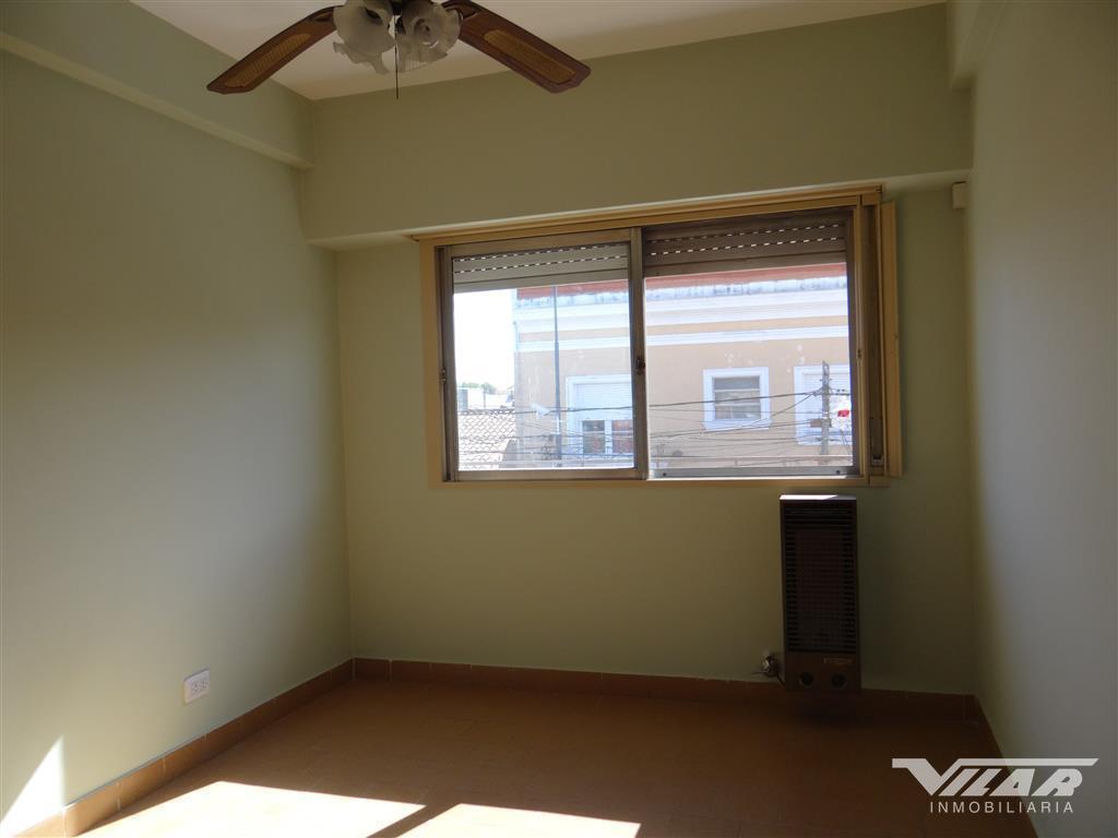 Foto de En Alquiler PH 3 amb. con balcon al frente, patio y terraza - Villa, imagen 3