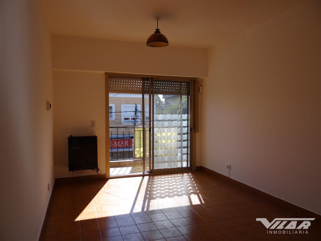 Foto de En Alquiler PH 3 amb. con balcon al frente, patio y terraza - Villa, imagen 1